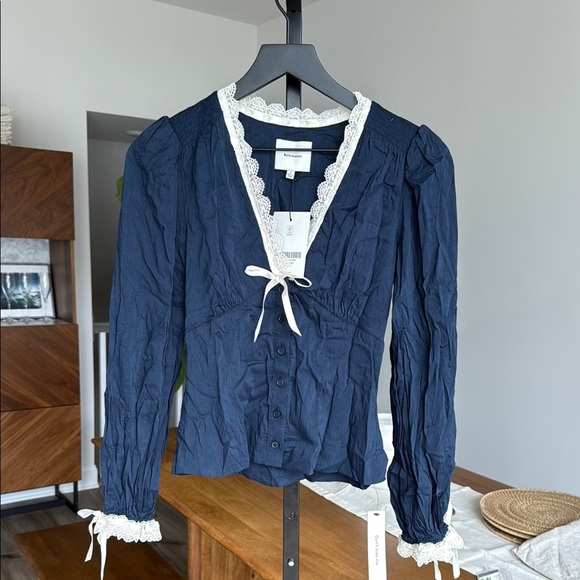 Reformation Darcie top in navy size 2 - Picture 1 of 3